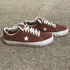 Women’s size 8 1/2 men’s size 7 one star converse